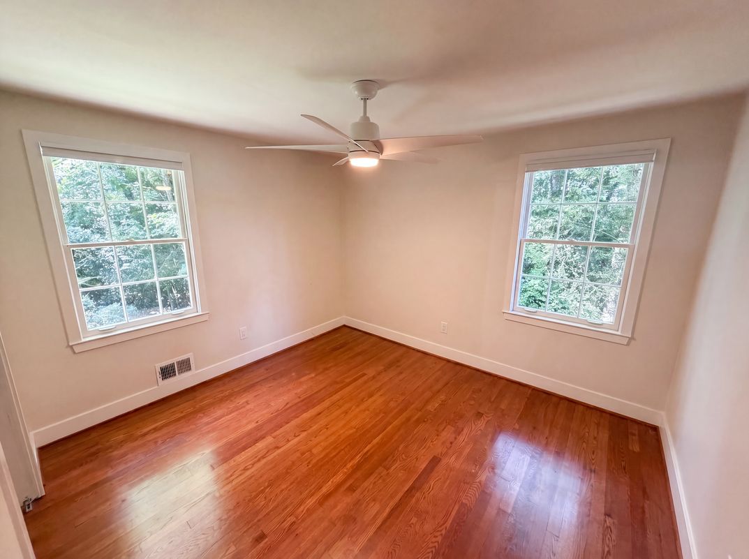Photo 4 of 23 of 2320 Capehart Cir NE, Atlanta, GA