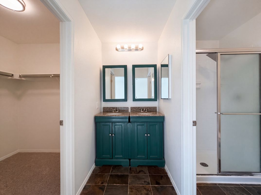 Photo 16 of 40 of 10330 E Weaver Pl, Englewood, CO