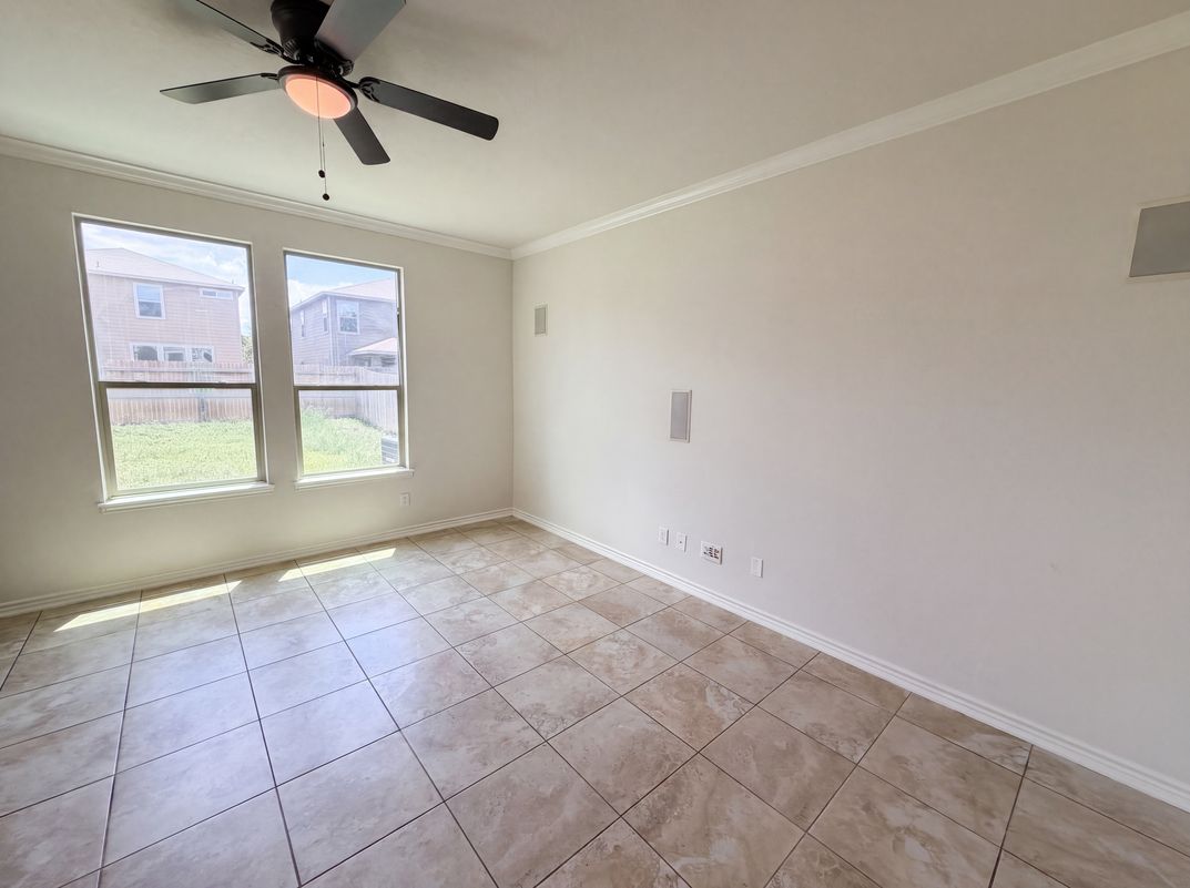 Photo 8 of 21 of 2100 Brandywine Dr, New Braunfels, TX