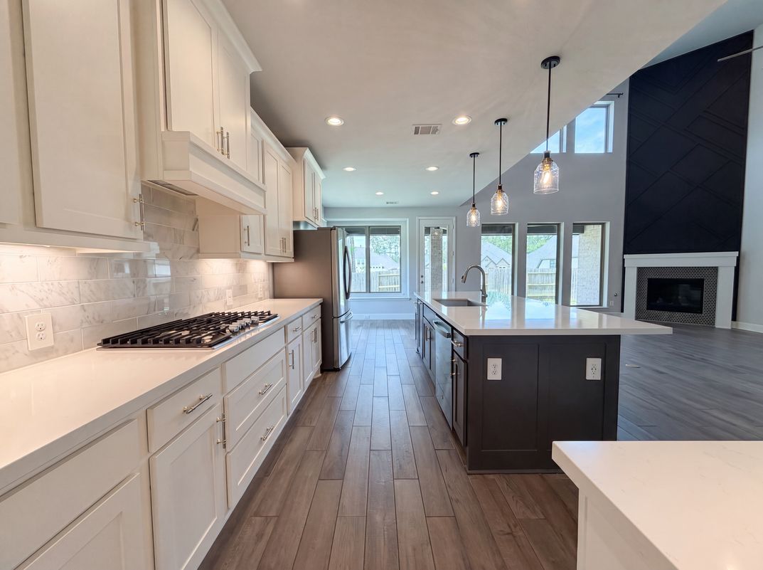 Photo 2 of 29 of 15418 Legacy Park Way, Pinehurst, TX