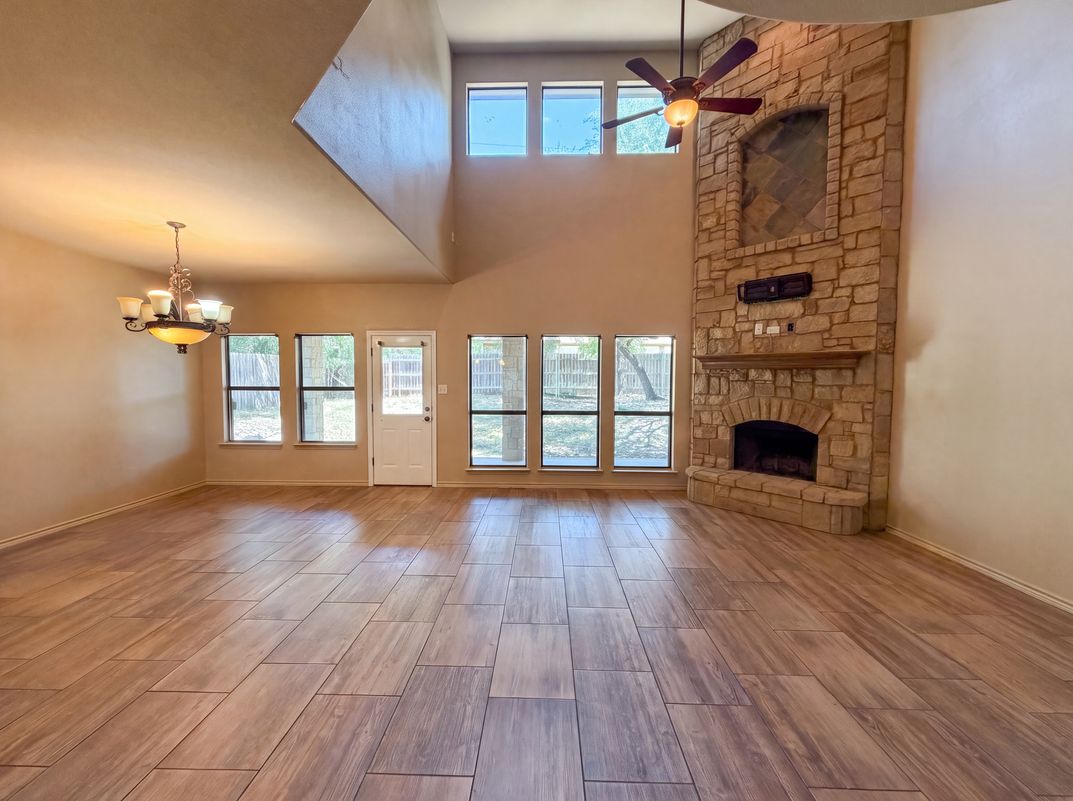 Photo 3 of 20 of 1305 Rocky Ridge Trl, Harker Heights, TX