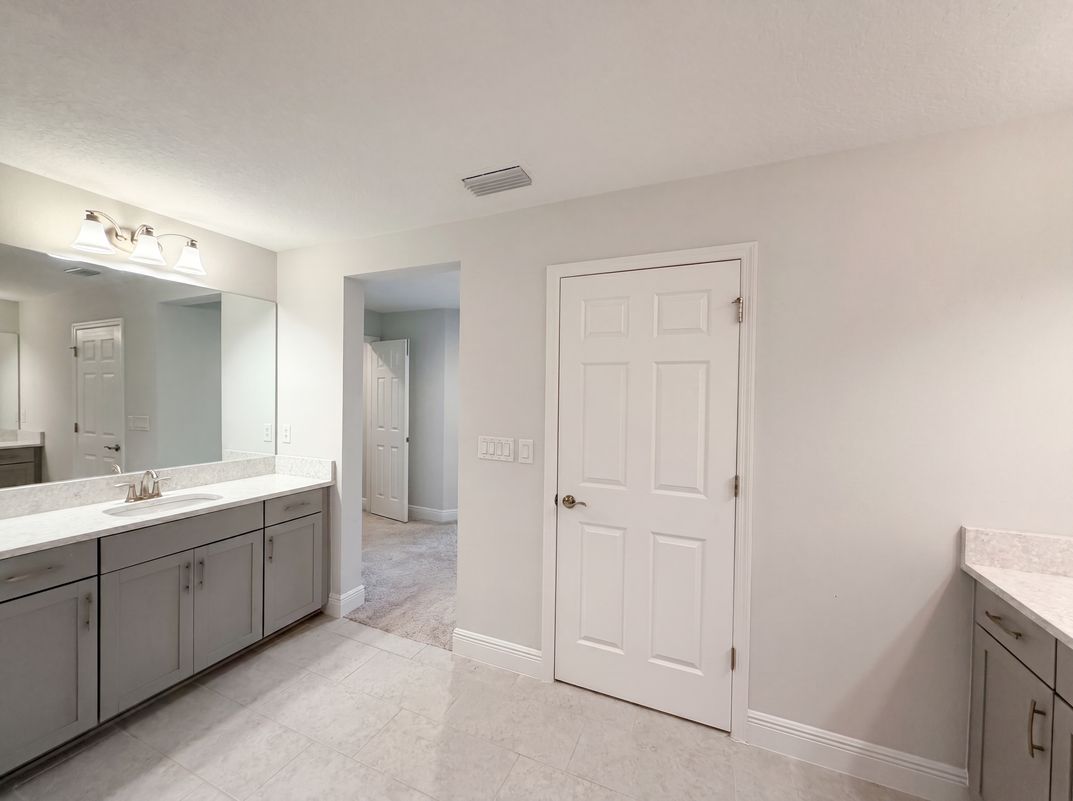 Photo 13 of 25 of 13176 Twin Bridges Dr, Riverview, FL