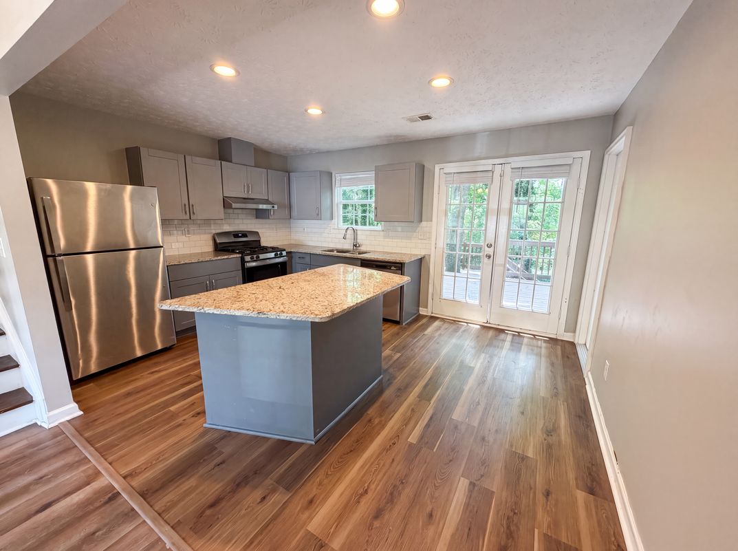 Photo 2 of 19 of 5067 Redan Rd, Stone Mountain, GA