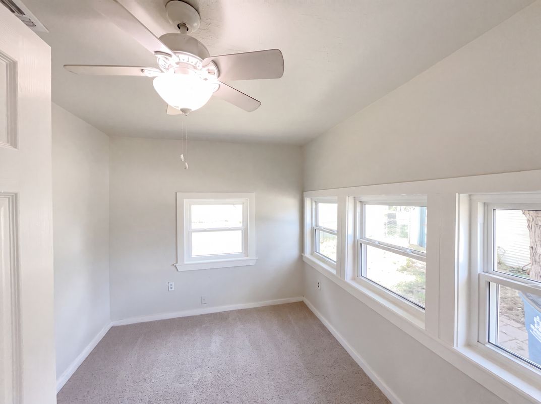 Photo 4 of 17 of 725 Kelly St, Poteet, TX