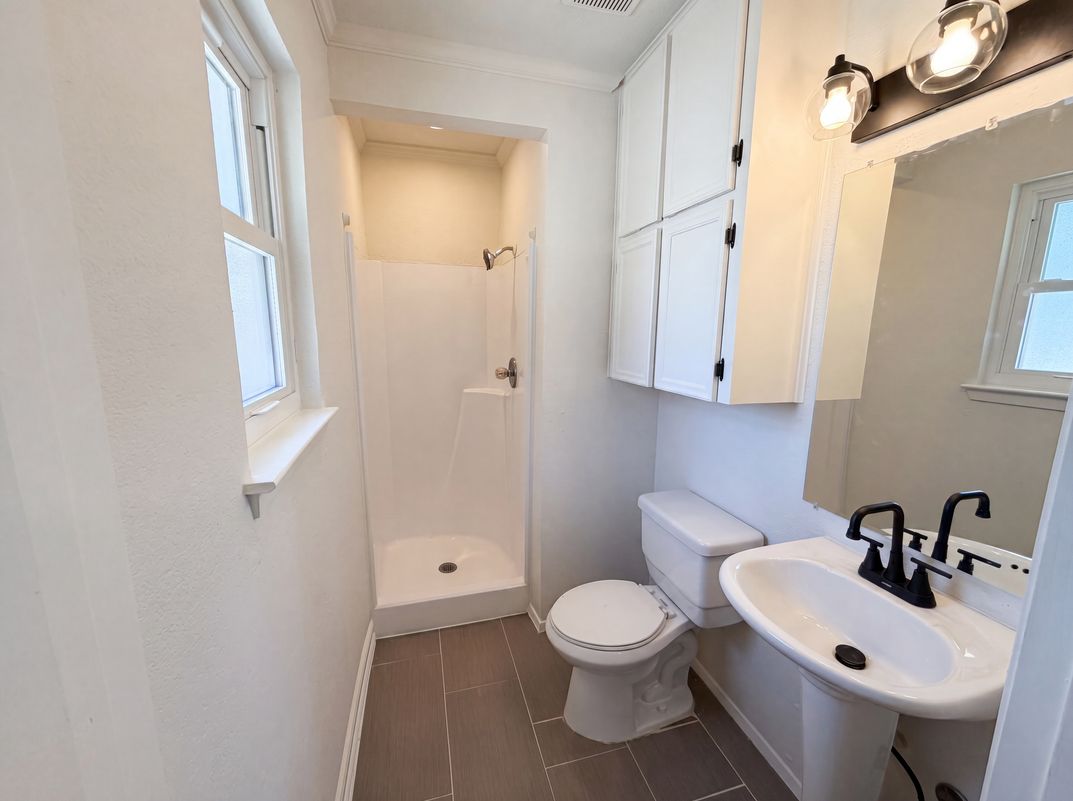 Photo 13 of 14 of 501 E Central Dr, Georgetown, TX