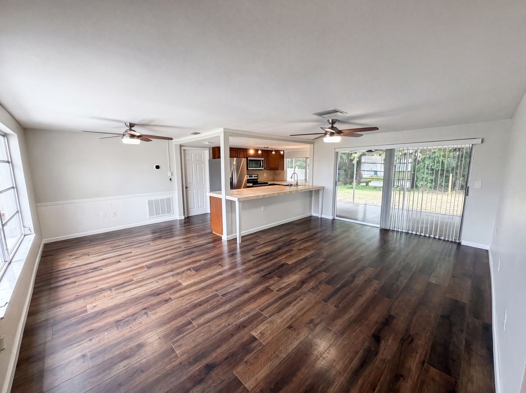Property photo 3 of 3400 Bainbridge Dr