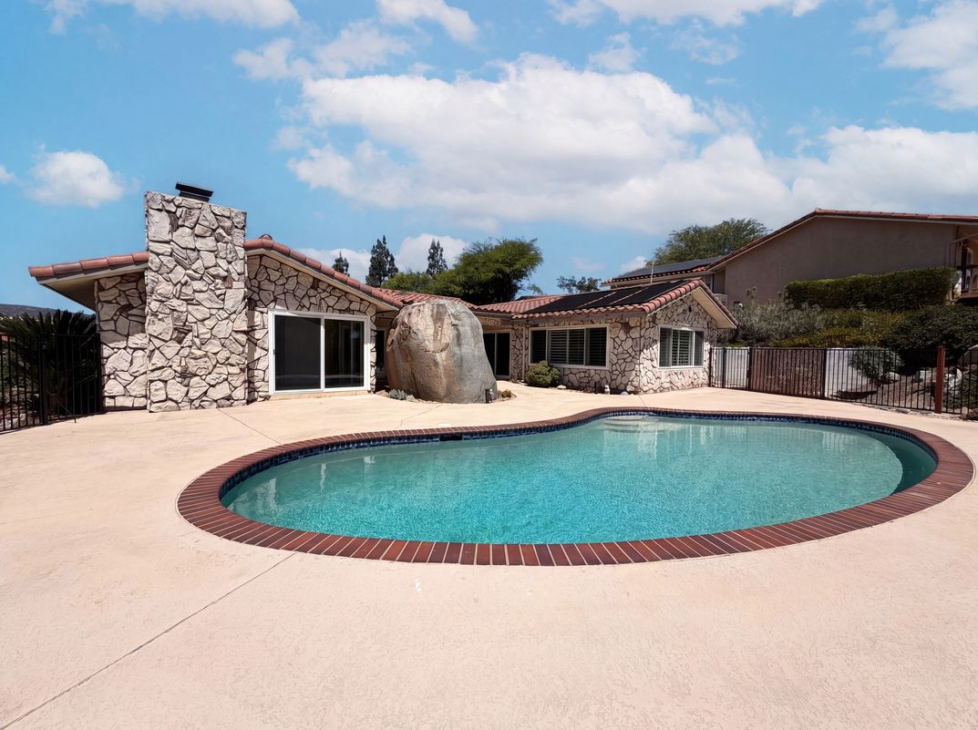 Photo 5 of 24 of 17883 Sintonte Dr, San Diego, CA