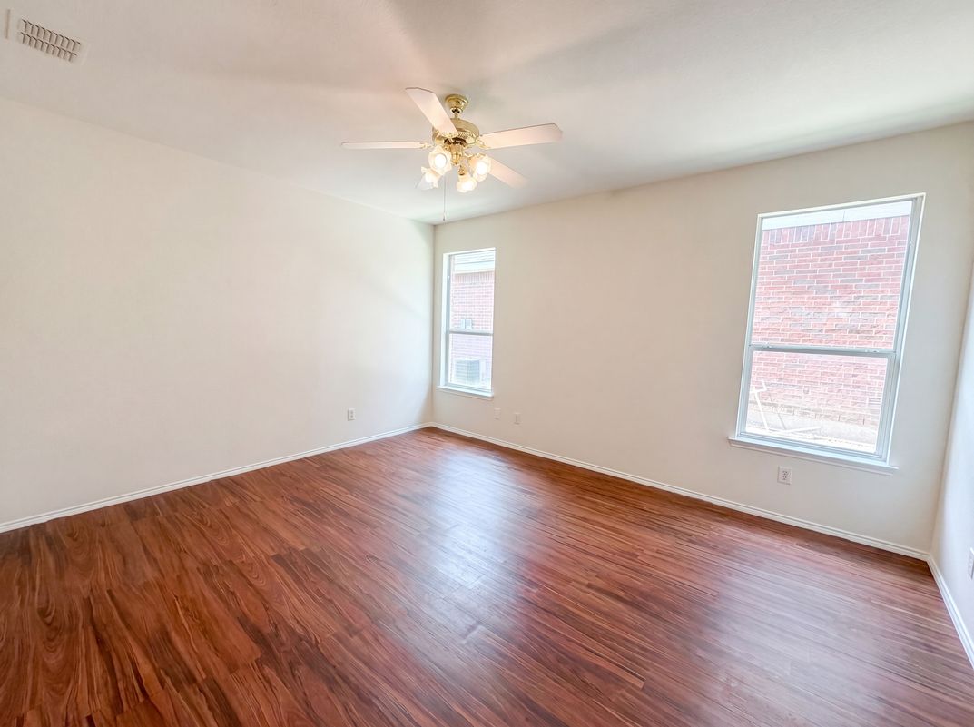 Photo 6 of 22 of 1202 McCormick St, Garland, TX