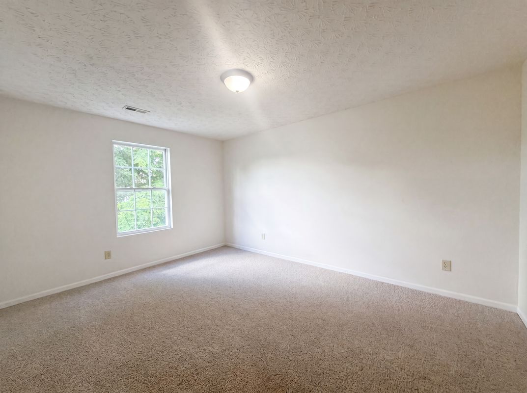 Photo 12 of 29 of 4625 Kenross Dr, Columbus, OH