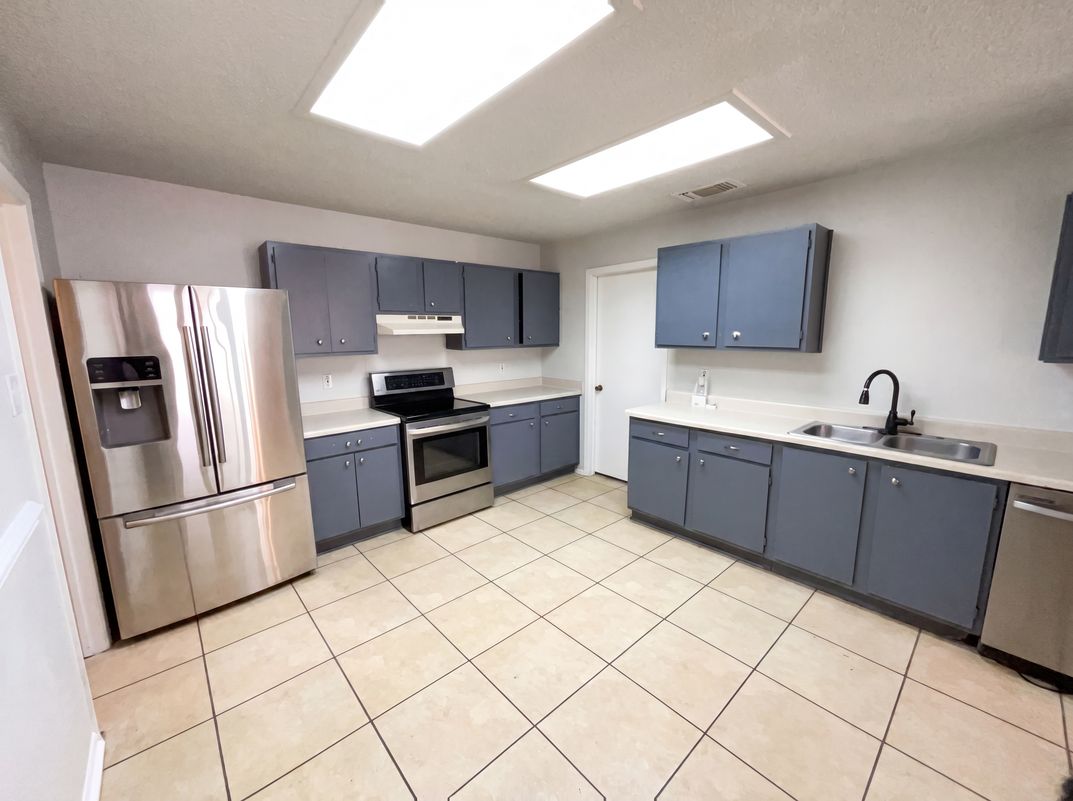 Photo 6 of 20 of 2830 Fisher Field Dr, San Antonio, TX