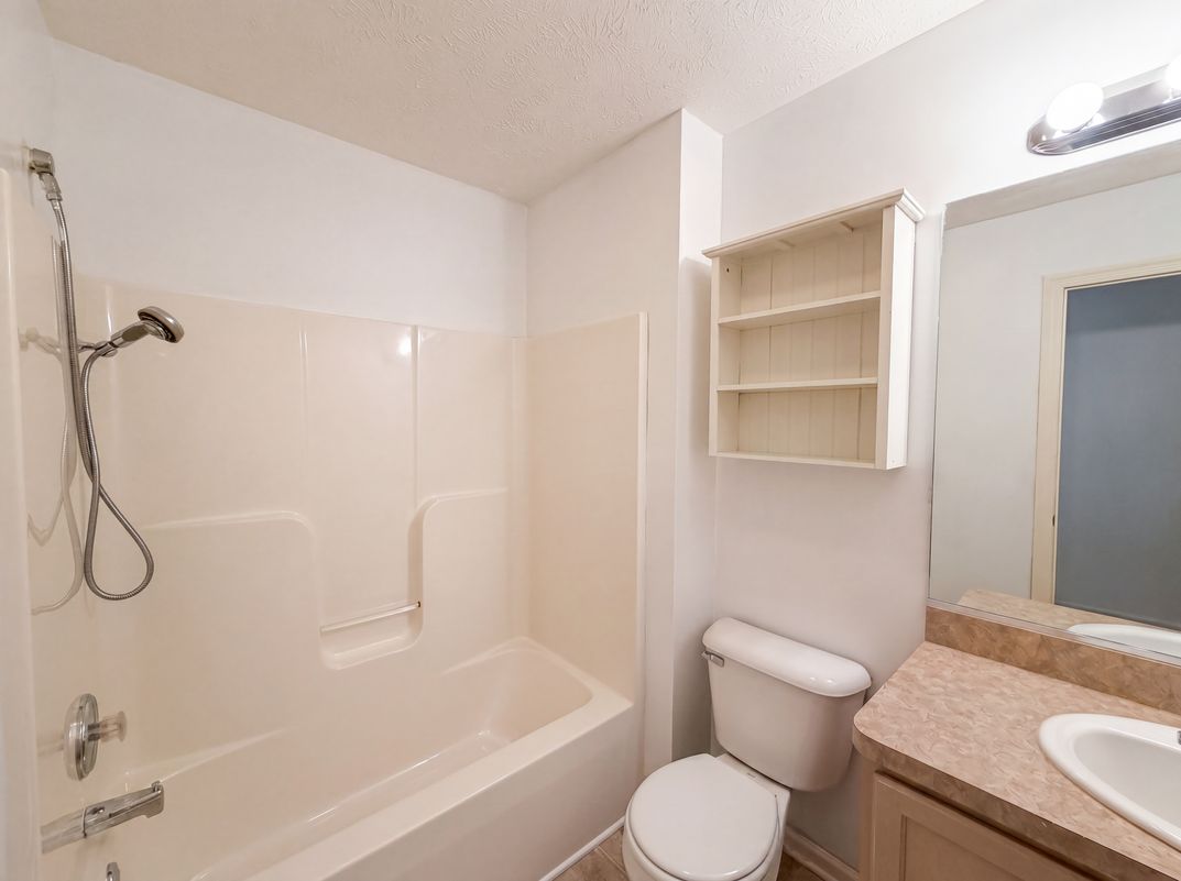 Photo 10 of 20 of 8757 Roberts Ct, Olmsted Falls, OH
