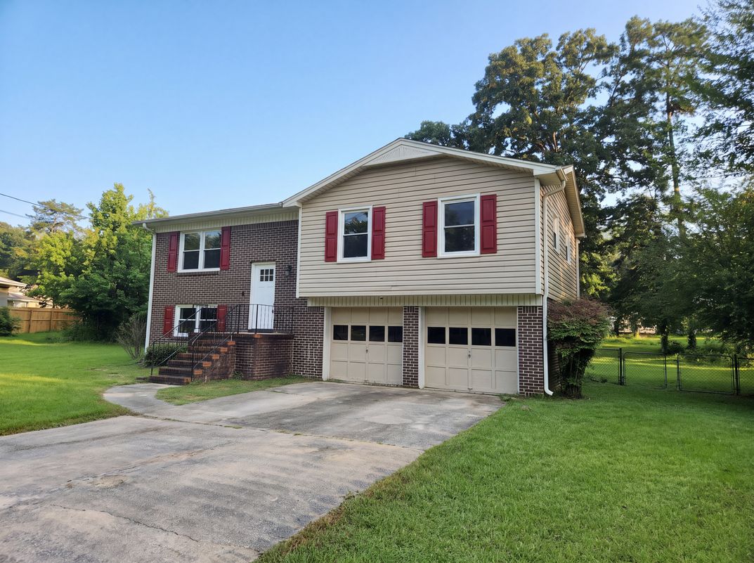 Photo 32 of 38 of 1212 2nd Ave SW, Alabaster, AL
