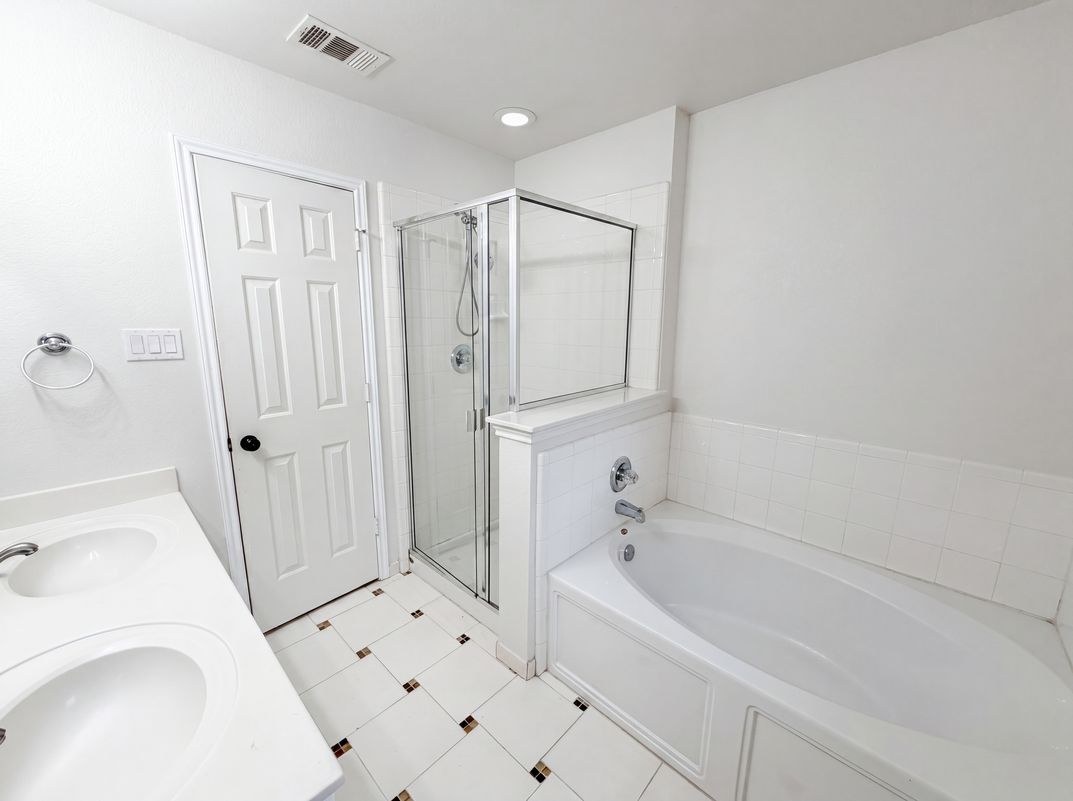 Photo 16 of 19 of 111 Forest Park Ln, Red Oak, TX