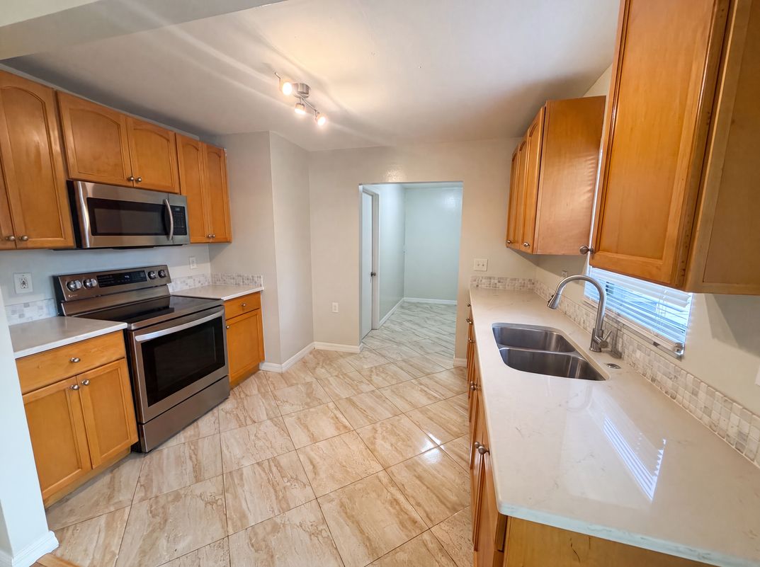 Photo 8 of 27 of 8283 86th Ave, Seminole, FL