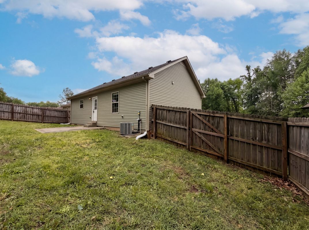 Photo 15 of 19 of 741 Inver Ln, Clarksville, TN