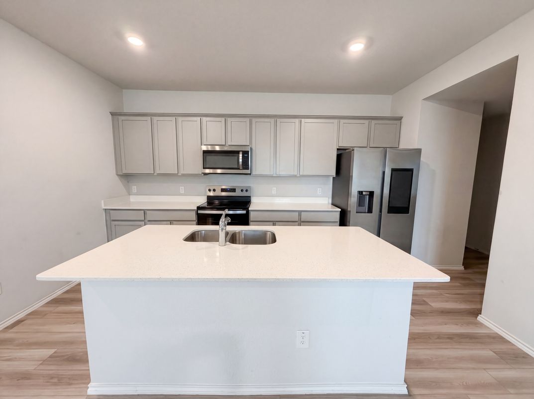Property photo 2 of 10008 Altara Cv