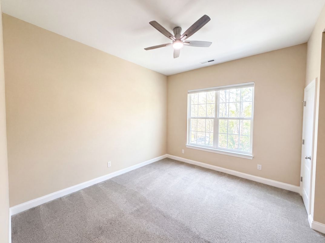 Photo 10 of 28 of 9928 Daufuskie Dr, Charlotte, NC