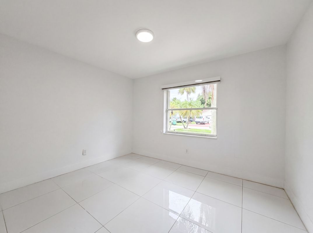 Photo 19 of 25 of 16571 SW 145th Ave, Miami, FL