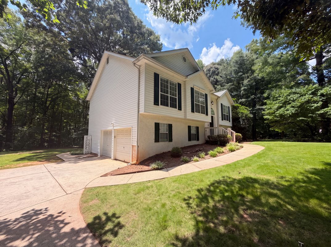 Photo 21 of 24 of 245 Mary Lynn Ln, Newnan, GA