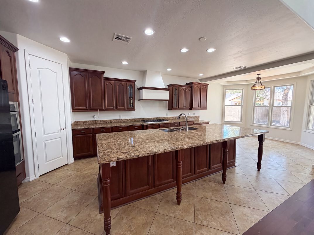 Photo 6 of 46 of 4118 W Saint Anne Ave, Phoenix, AZ