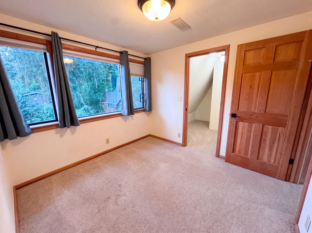 Photo 11 of 29 of 4510 SW 244th St, Vashon, WA