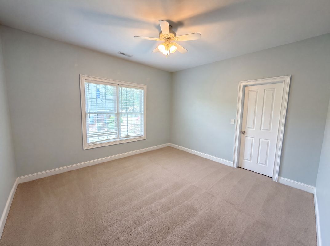 Photo 11 of 22 of 9721 Arlington Oaks Dr, Charlotte, NC