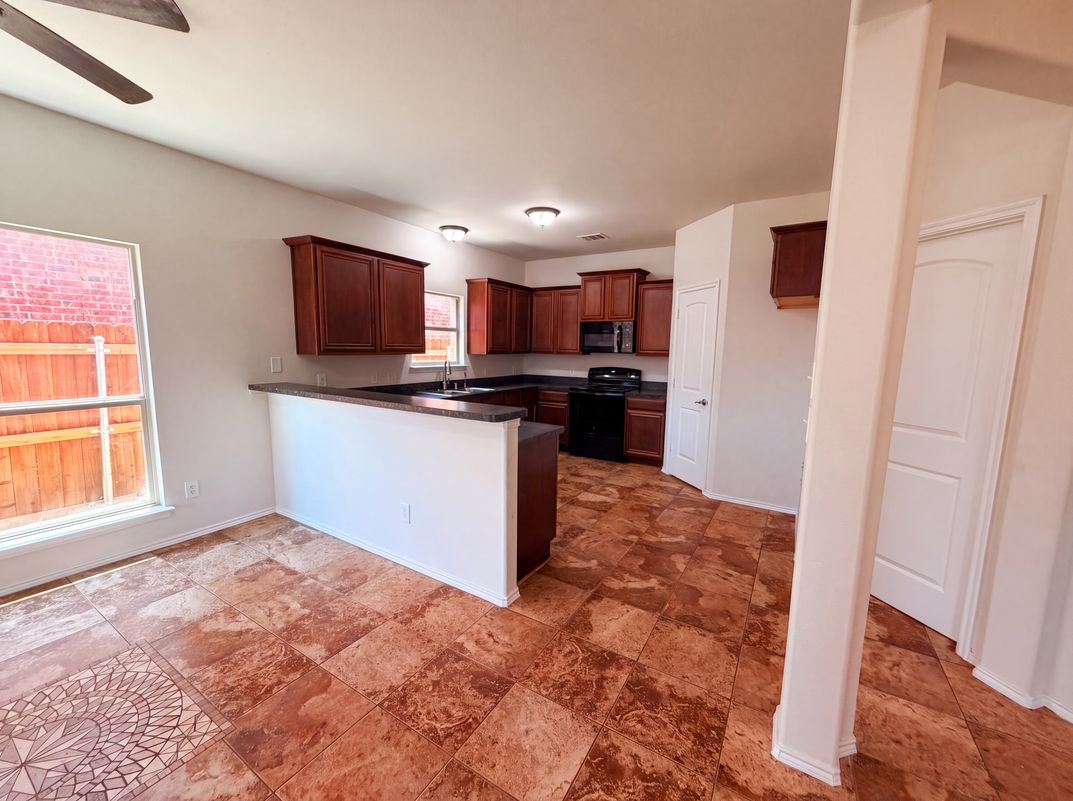 Photo 6 of 18 of 4038 Golden Rod Dr, Forney, TX