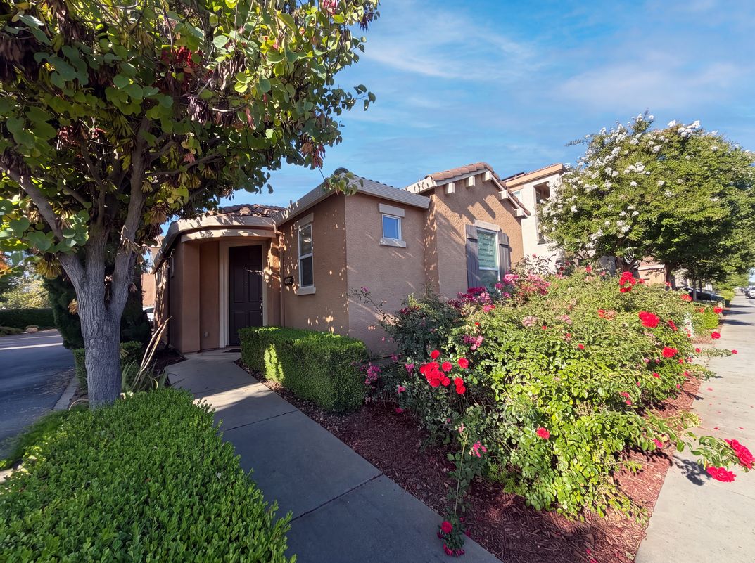 Photo 23 of 28 of 4920 Ocean Ln, Elk Grove, CA