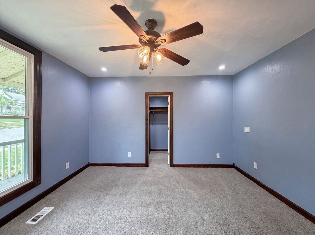 Photo 4 of 20 of 423 N Missouri St, Liberty, MO