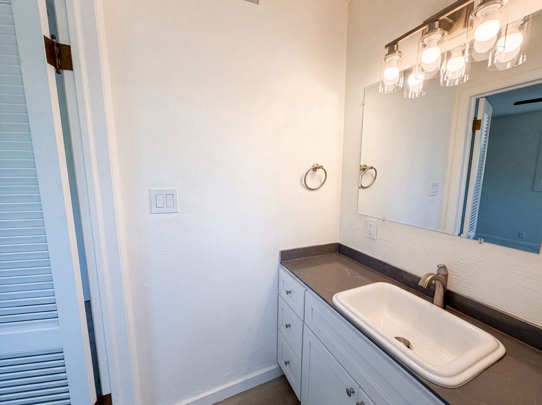 Photo 21 of 41 of 4601 Summit Way, Sacramento, CA