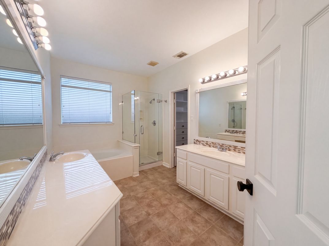 Photo 22 of 35 of 11314 Sailwing Creek Ct, Pearland, TX
