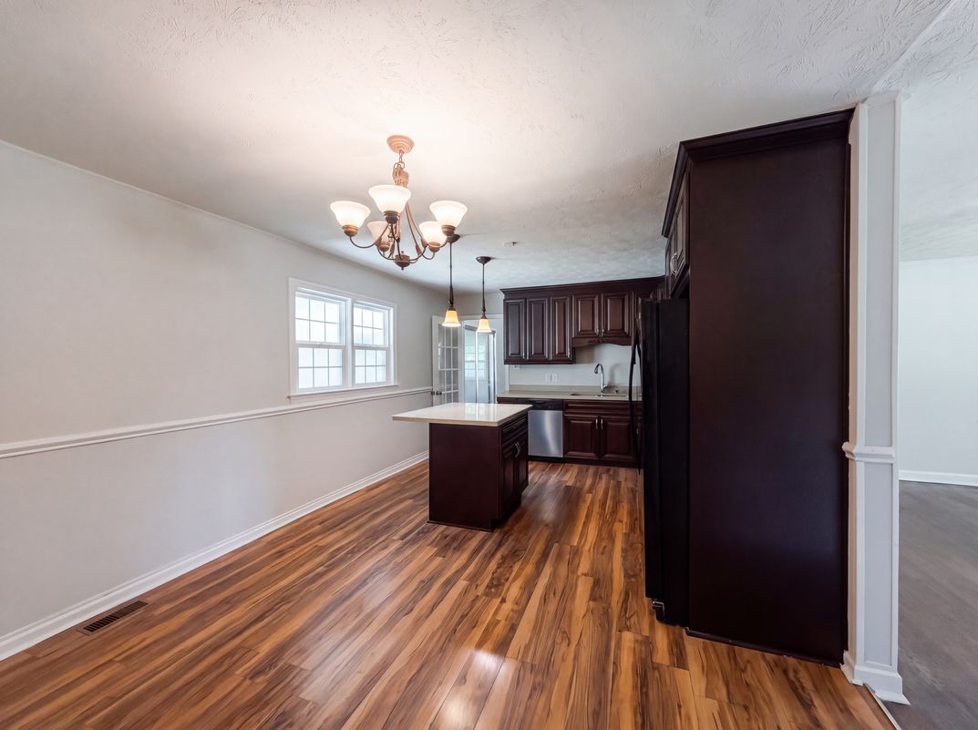 Photo 6 of 19 of 4060 Rosehill Rd, Fayetteville, NC