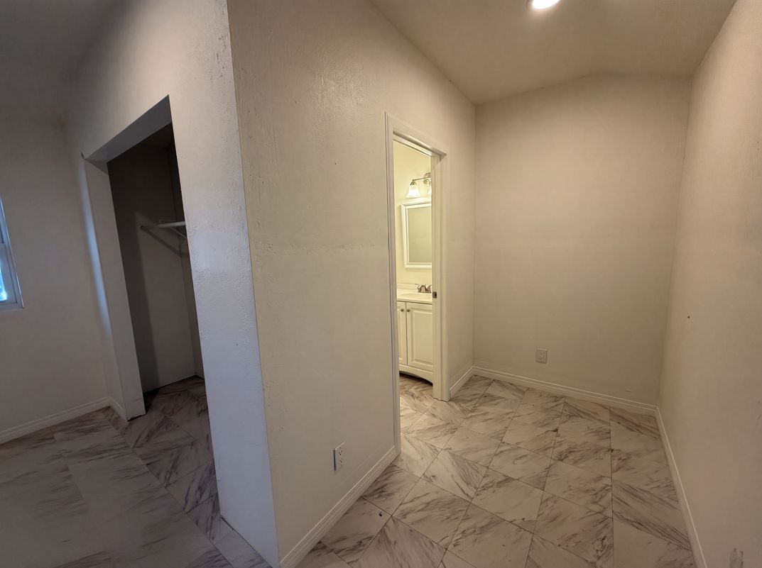 Photo 22 of 31 of 1422 Oakmont Dr, Roseville, CA
