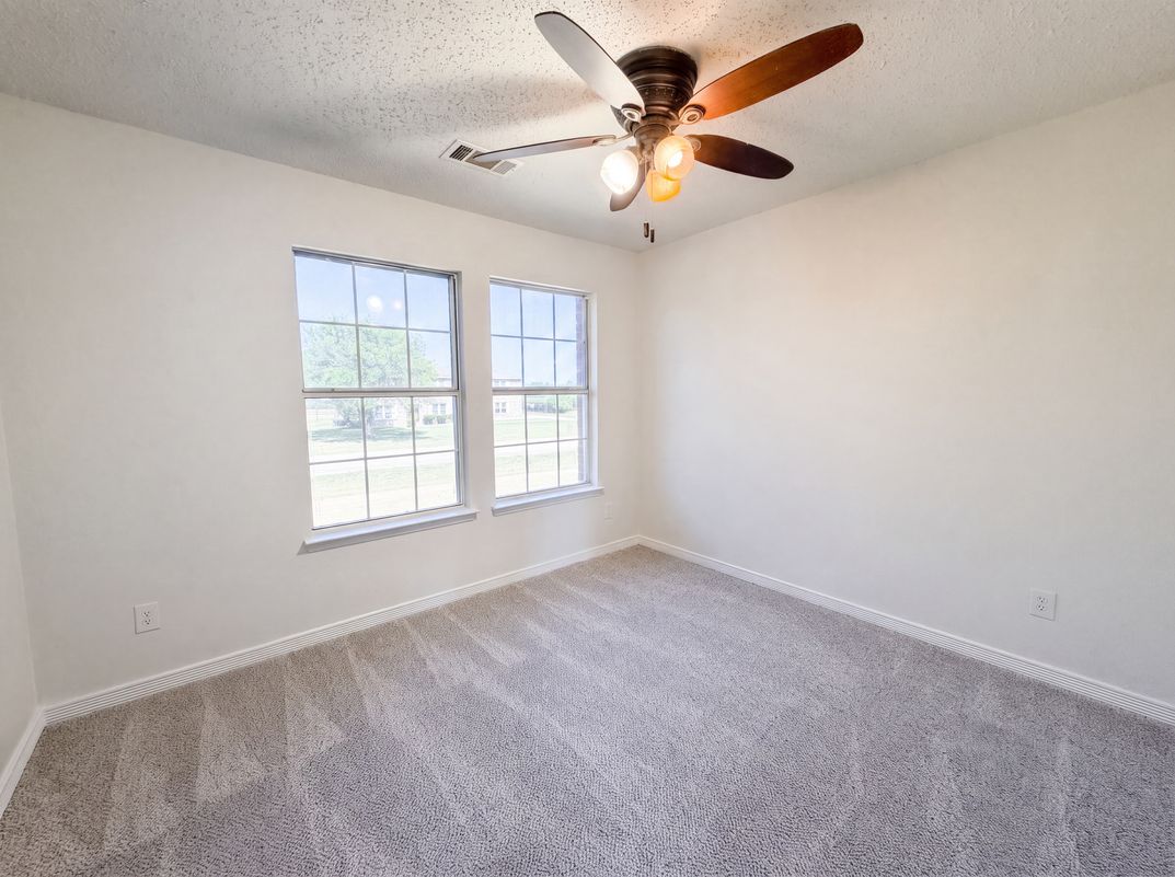 Photo 19 of 21 of 3940 Victory Ct, Midlothian, TX