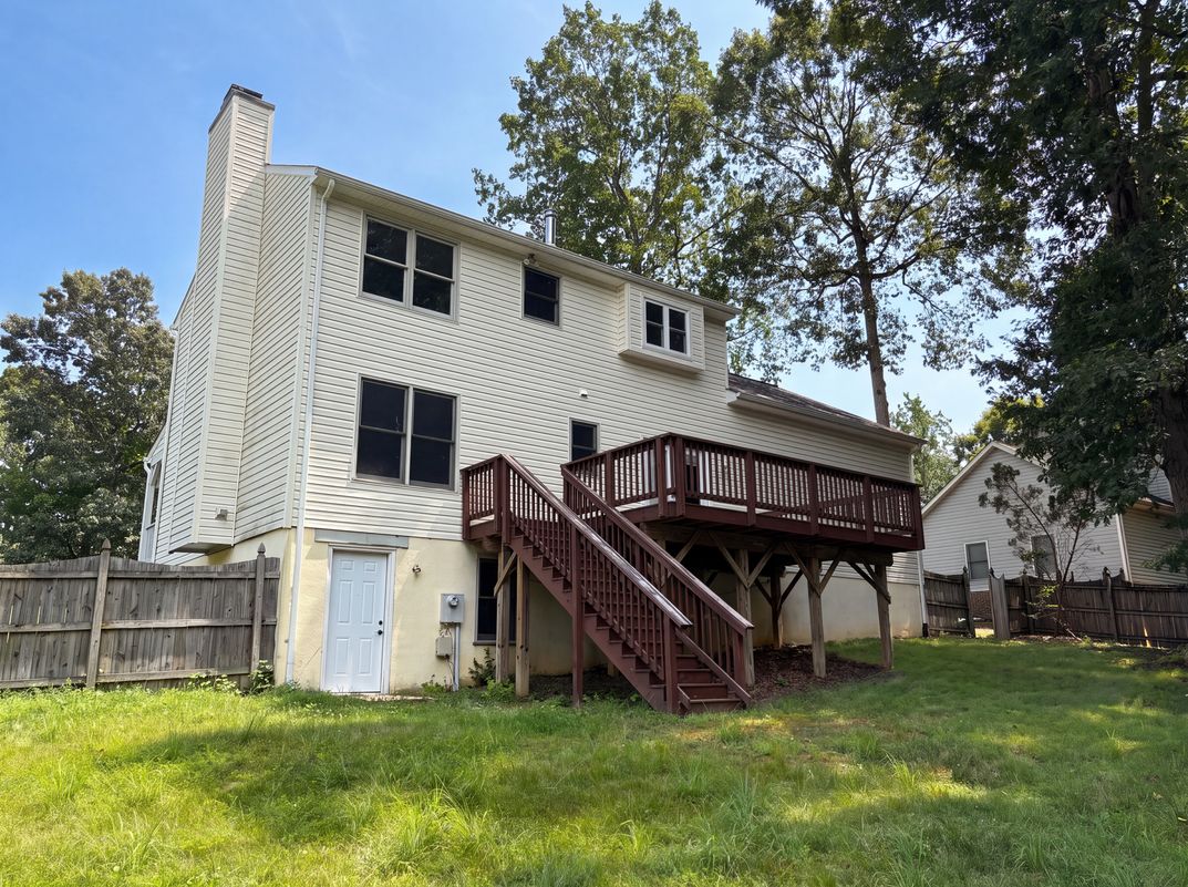 Photo 5 of 27 of 6401 Forest Grove Dr, Fredericksburg, VA