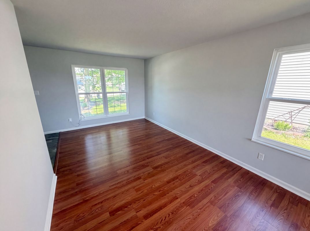 Photo 11 of 28 of 2219 Rolling Oak Dr, Indianapolis, IN