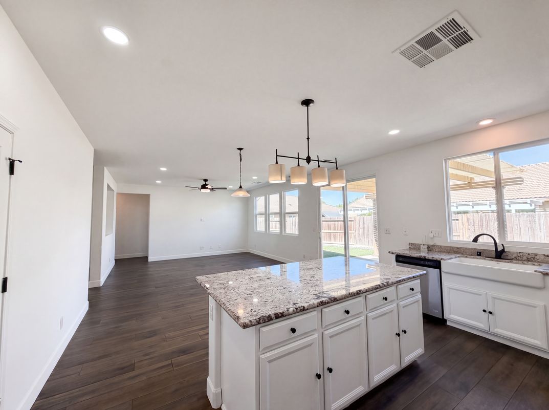 Photo 8 of 40 of 1216 Hamel Way, Galt, CA