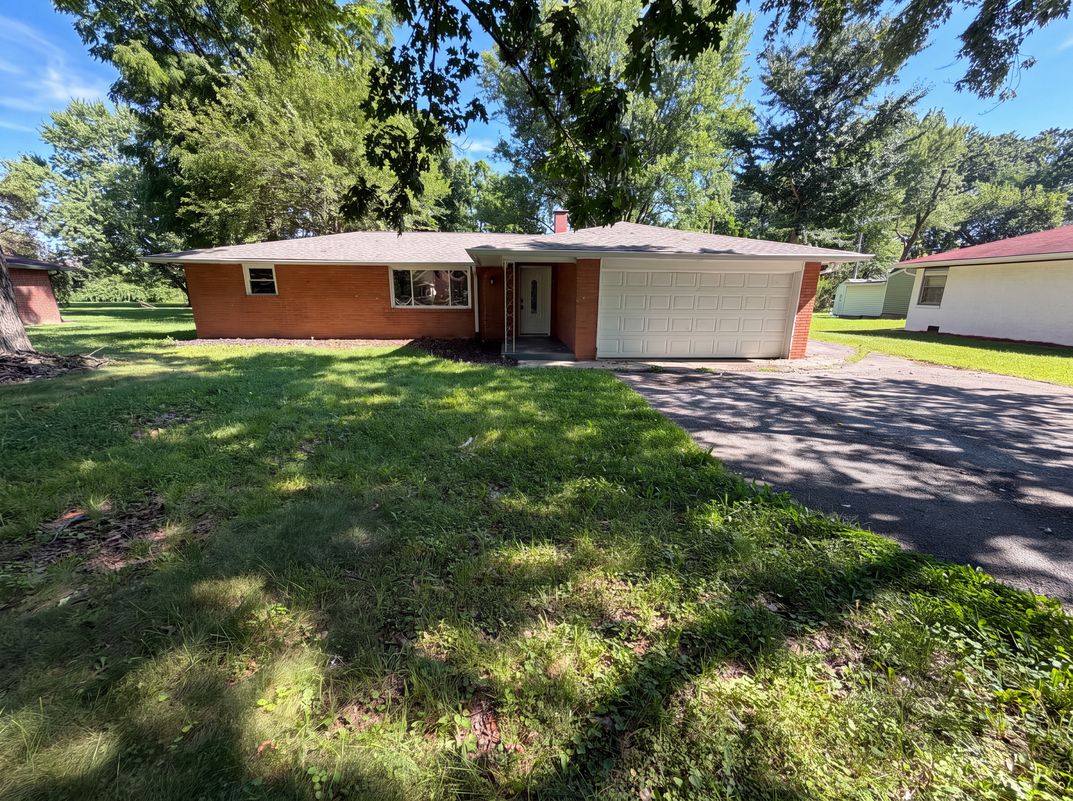 Property photo 1 of 2434 W 67th St
