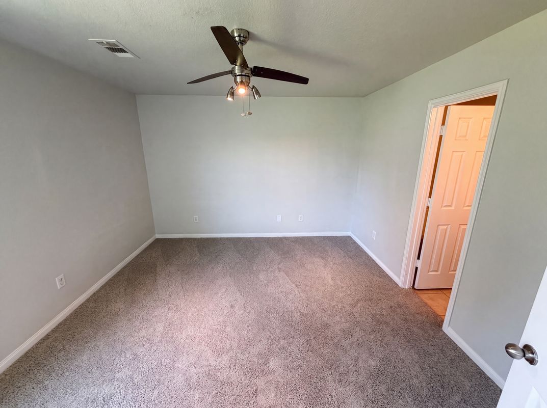 Photo 4 of 19 of 907 Amaryllis Rd, Baytown, TX