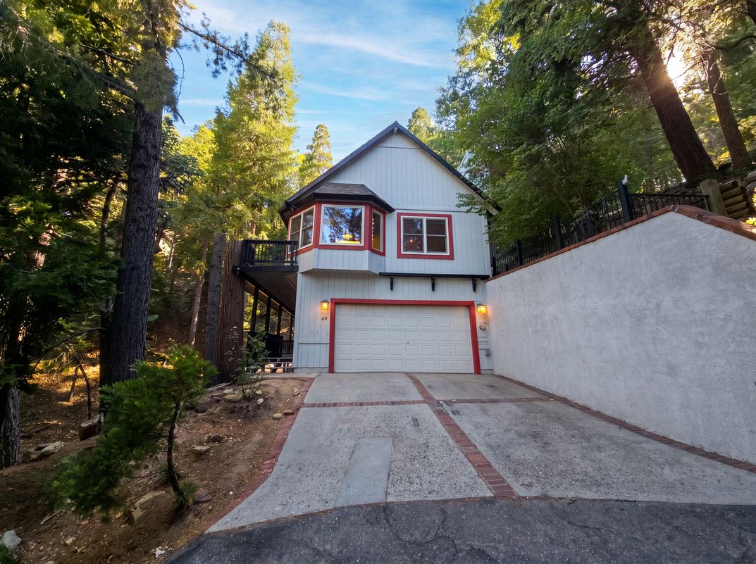 Photo 5 of 31 of 472 Brentwood Dr, Lake Arrowhead, CA