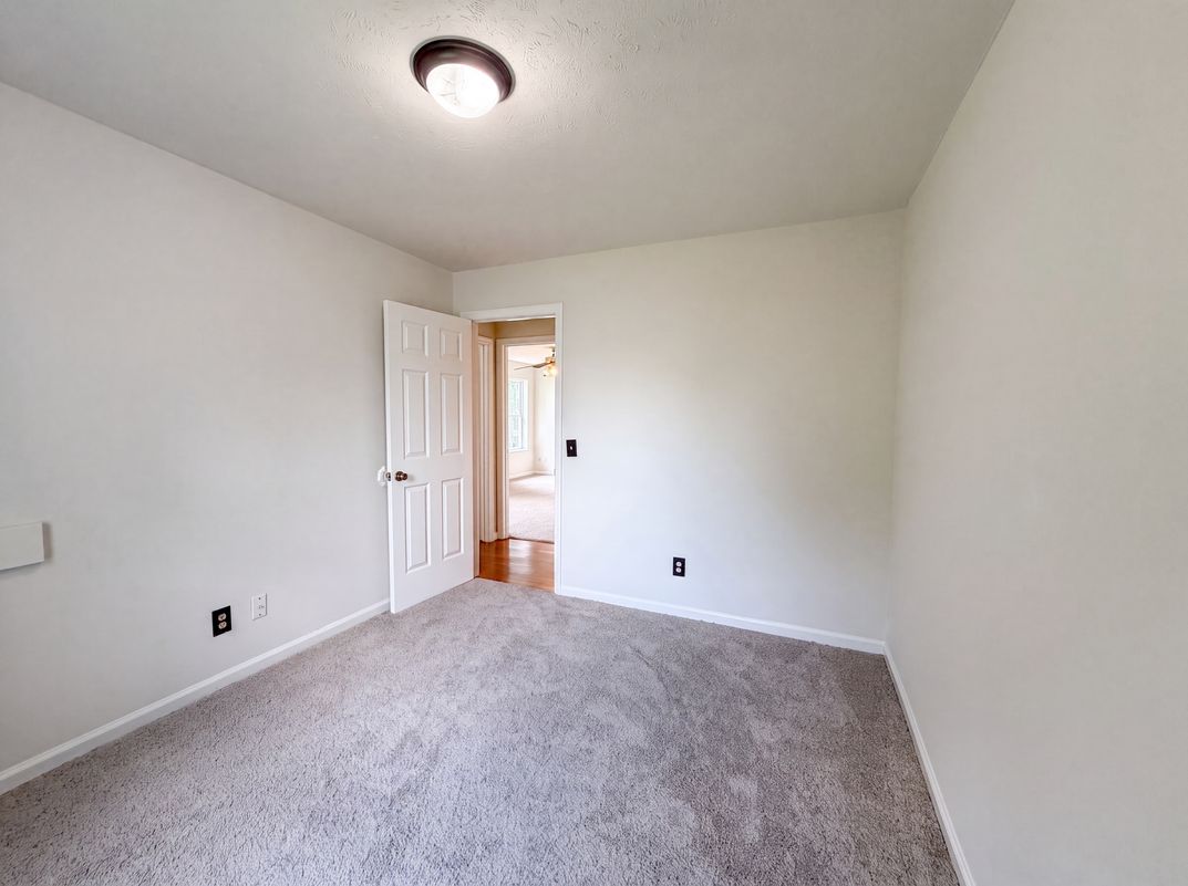 Photo 14 of 20 of 499 Holland Ridge Dr, La Vergne, TN