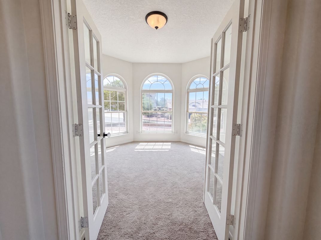 Photo 10 of 29 of 9809 Buckeye St NW, Albuquerque, NM