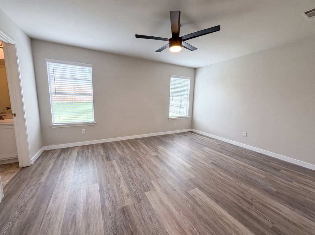 Photo 10 of 16 of 1076 Shadow Creek Blvd, Buda, TX