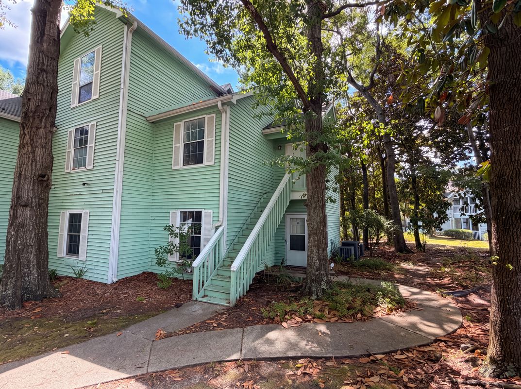 Photo 14 of 18 of 6297 Rolling Fork Rd, North Charleston, SC