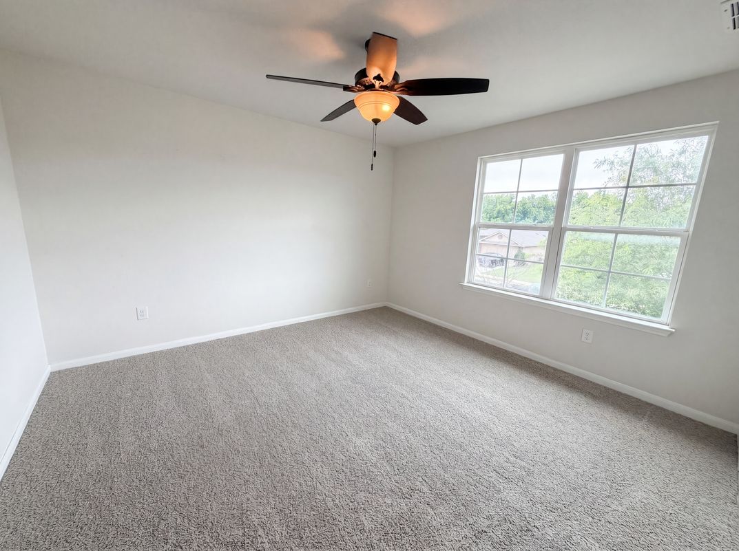 Photo 16 of 23 of 706 Luna Vista Dr, Hutto, TX