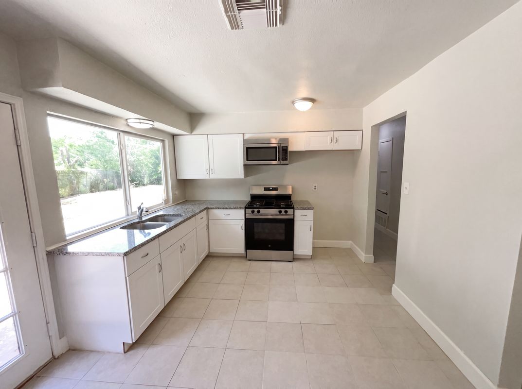 Photo 6 of 18 of 7303 Havenbrook Dr, San Antonio, TX