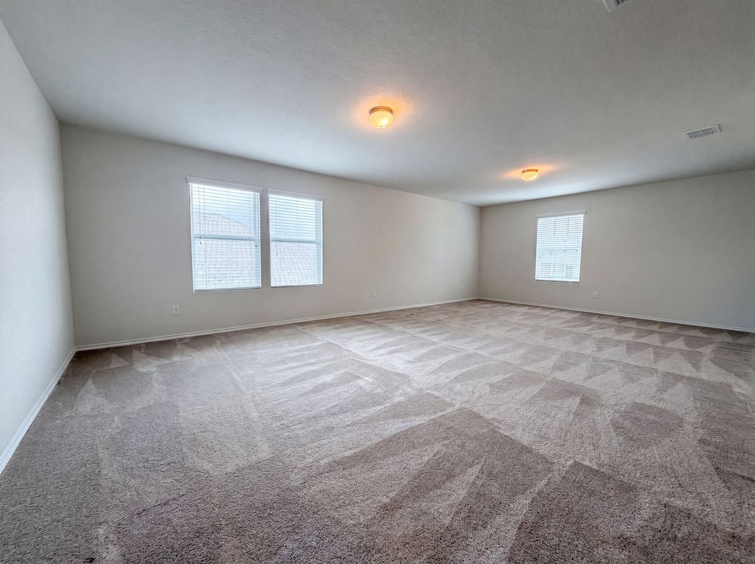 Photo 11 of 18 of 10611 Mary Scheel Ln, Converse, TX