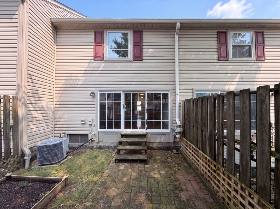 Photo 5 of 22 of 5698 Canehill Ln, Hilliard, OH