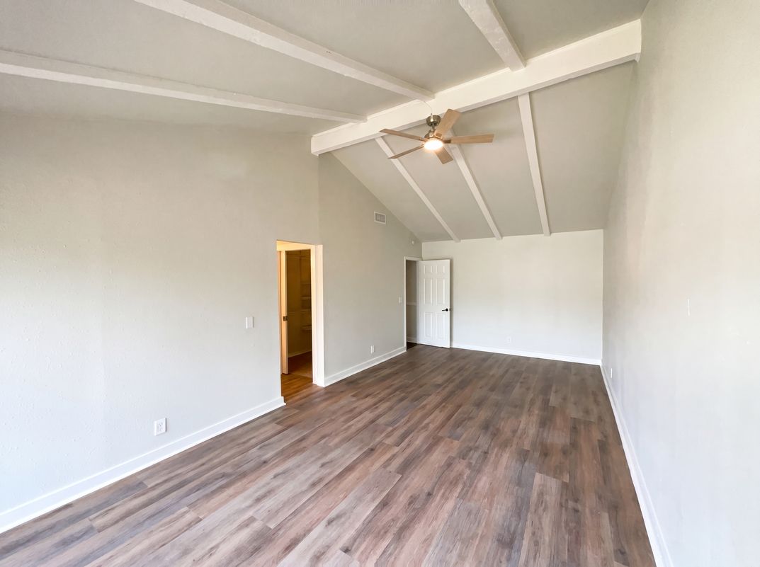 Photo 6 of 19 of 1154 S Ellison Dr, San Antonio, TX