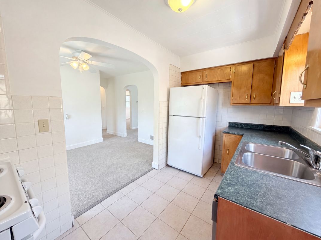 Photo 11 of 25 of 5476 Edalbert Dr, Cincinnati, OH